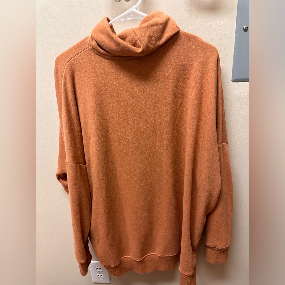 Aerie orange turtleneck, sz medium
